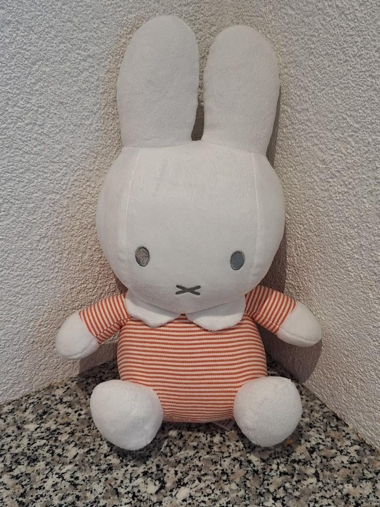 NIEUW Nijntje knuffel 33 cm hoog, Ophalen of Verzenden, Nieuw, Kraamcadeau
