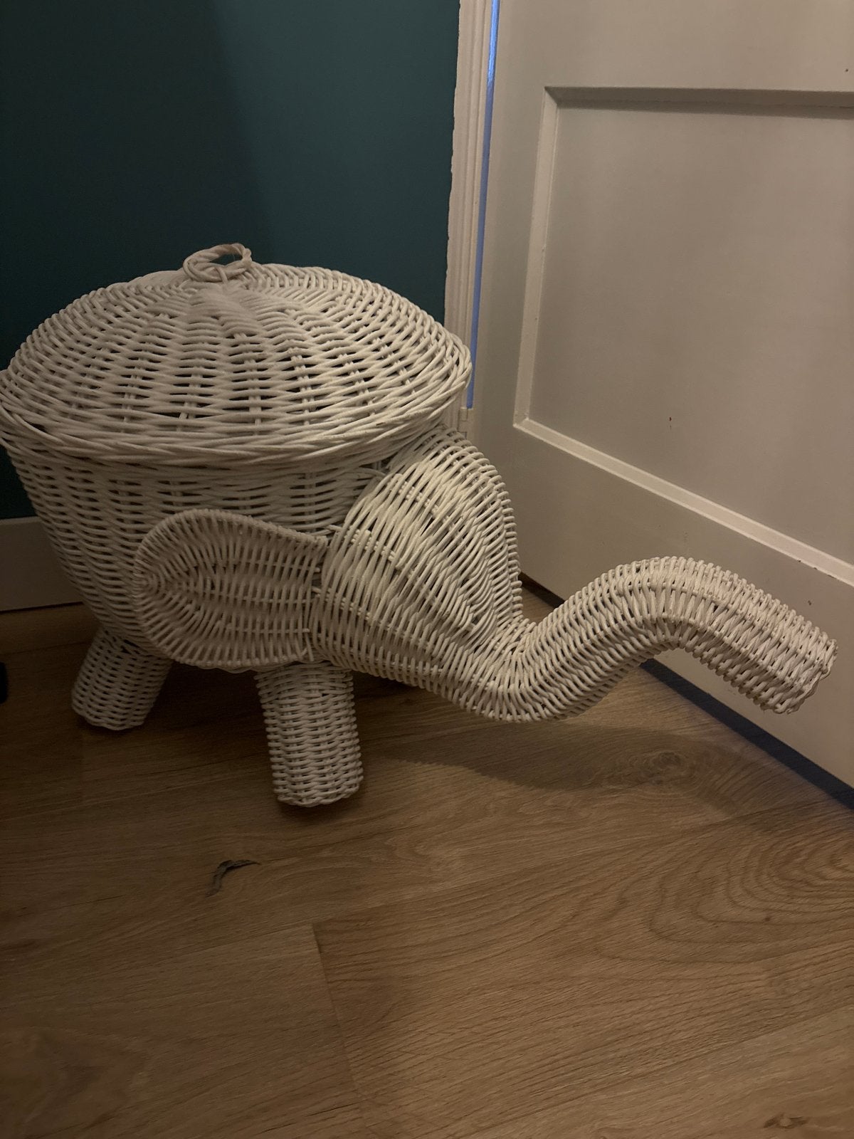 Witte rieten olifant opbergmand, Ophalen, Gebruikt, Landelijk, Natuurlijk materiaal