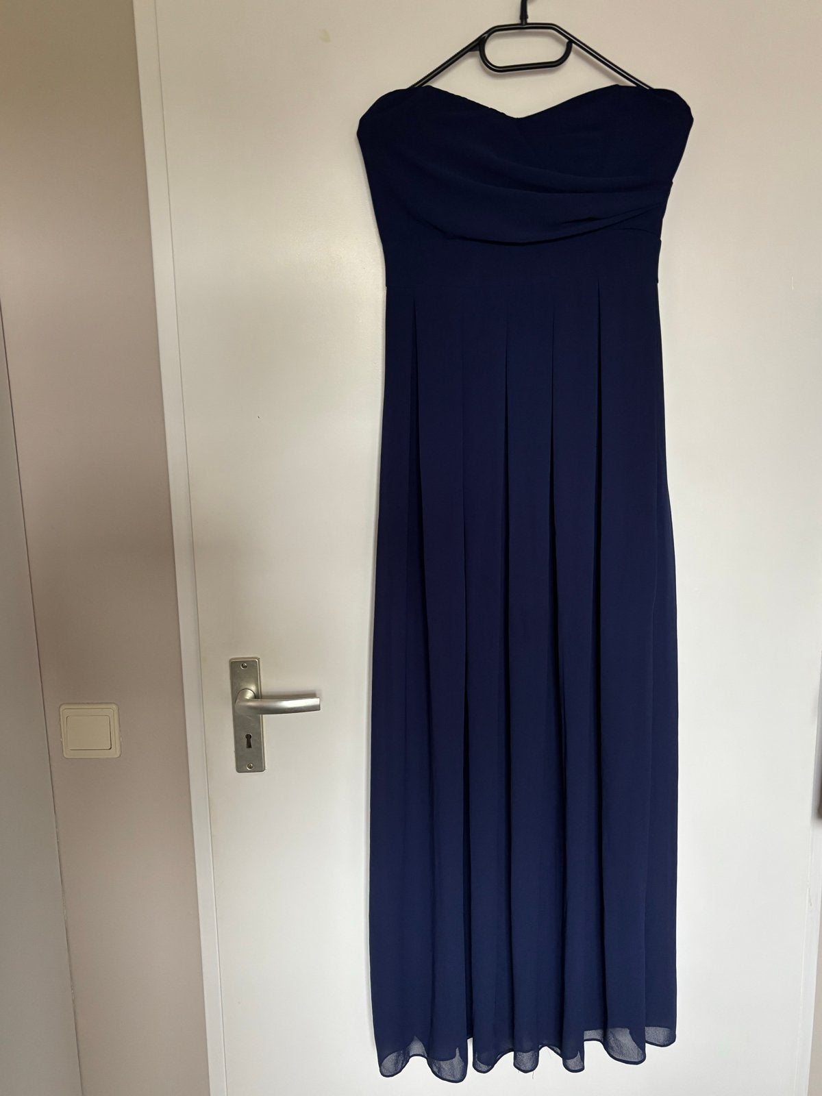 Lange blauwe strapless galajurk met split en rubberen band, Kleding | Dames, Maat 38/40 (M), Galajurk, Blauw, Ophalen of Verzenden