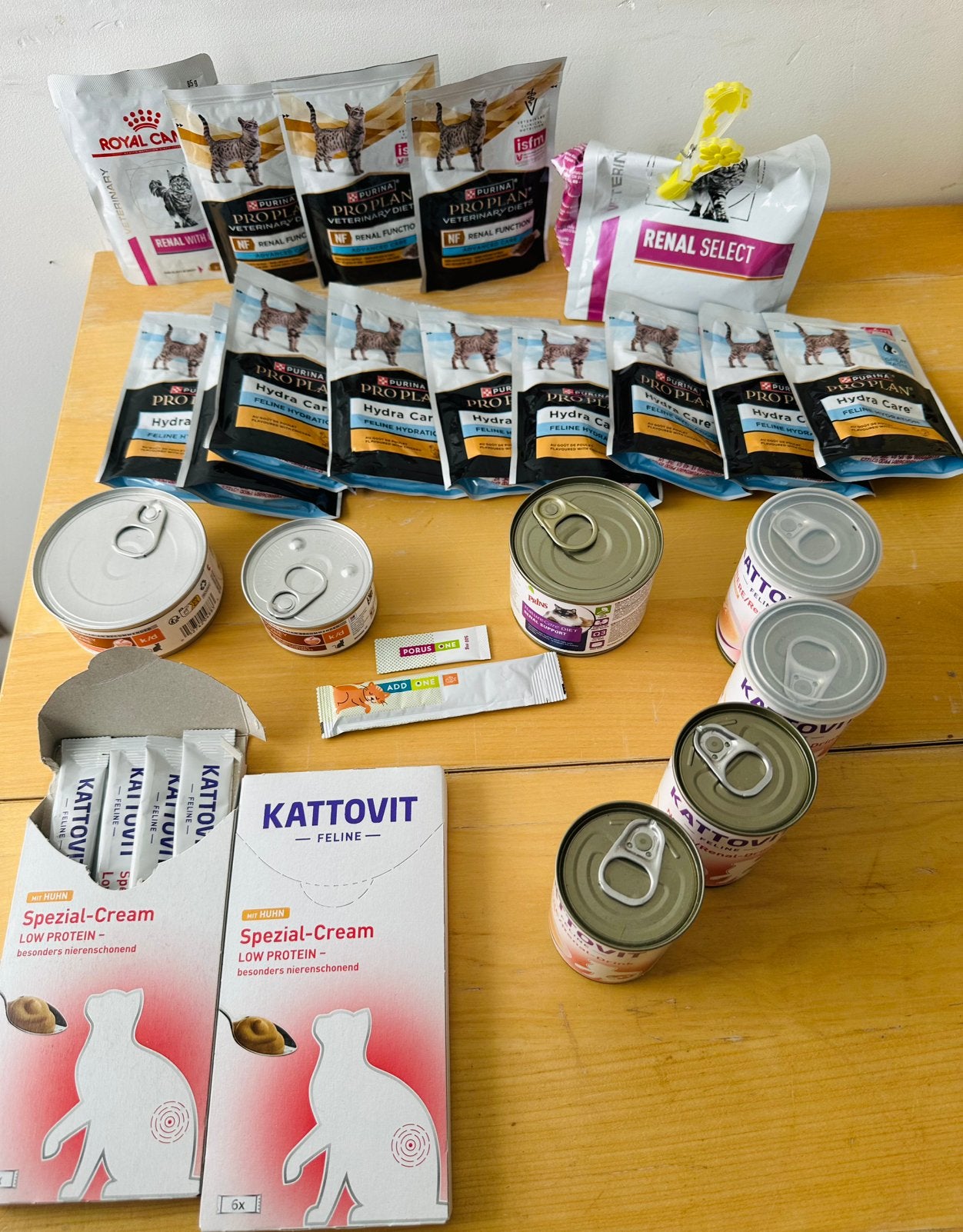 Pakket met diverse nierdieet kattenvoeding & snacks, Ophalen of Verzenden, Kat