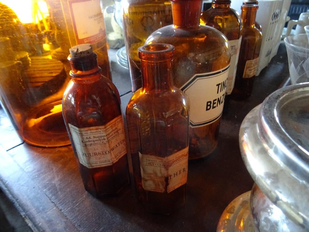 OPRUIMING: aantal oude bruine apothekers flessen potten, Antiek en Kunst, Ophalen