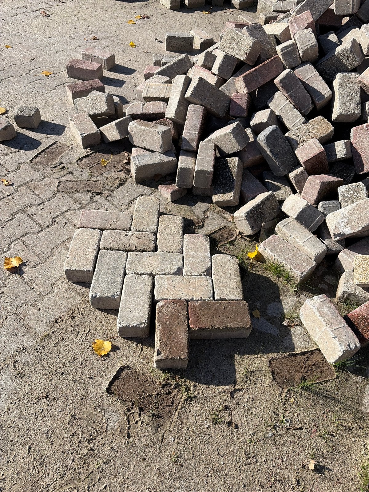 200 m2 gebruikte BKK 8 cm betonklinkers, diverse kleuren, Gebruikt, Klinkers, Ophalen of Verzenden, 10 m² of meer