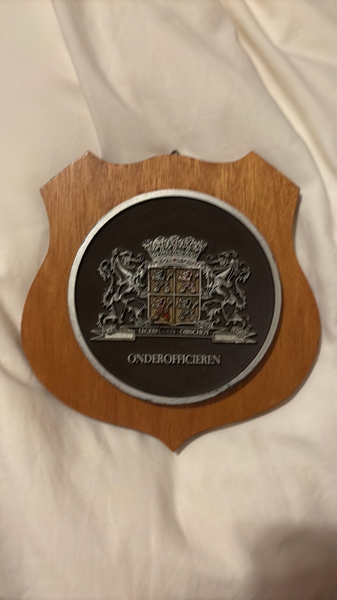 Schildje legerplaats Oirschot onderofficieren, Verzamelen, Ophalen of Verzenden, Landmacht, Nederland, Embleem of Badge