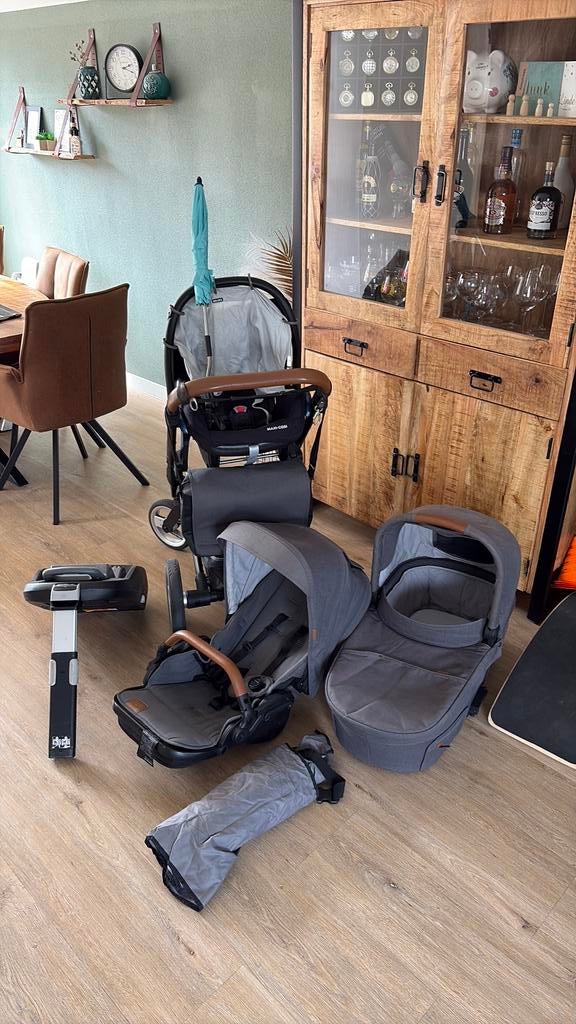 Mutsy Nio Kinderwagen compleet+ maxicosi en isofix familyfix, Kinderen en Baby's, Buggy's, Ophalen, Gebruikt, Maxi-Cosi