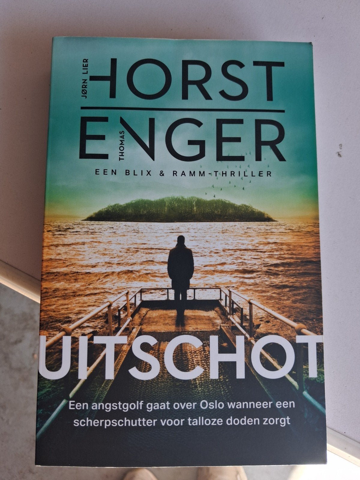 Jørn Lier Horst - Uitschot, Ophalen of Verzenden, Zo goed als nieuw, Jørn Lier Horst; Thomas Enger