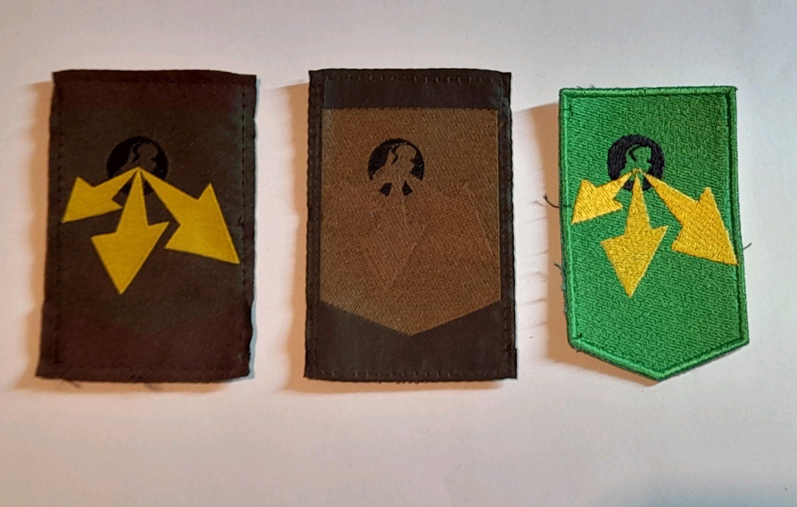 3 verschillende mouwemblemen DLC defensie logistieke command, Ophalen of Verzenden, Landmacht, Nederland, Embleem of Badge