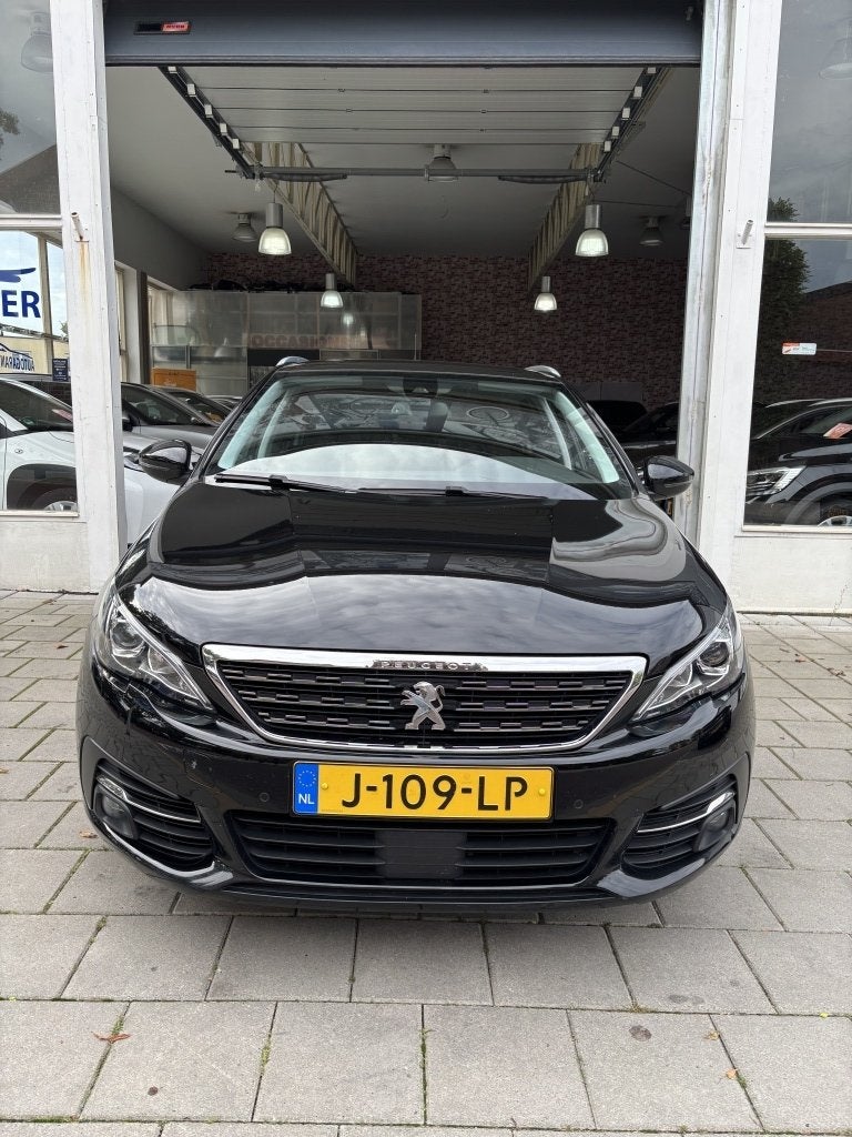 Peugeot 308 SW 1.2 PureTech Allure (bj 2020), Auto's, Gebruikt, Euro 6, 1199 cc, Zwart