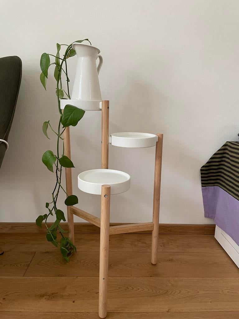 IKEA SATSUMAS plantenstandaard - Bamboe en wit, Huis en Inrichting, Woonaccessoires | Overige, Ophalen, Hout, Zo goed als nieuw