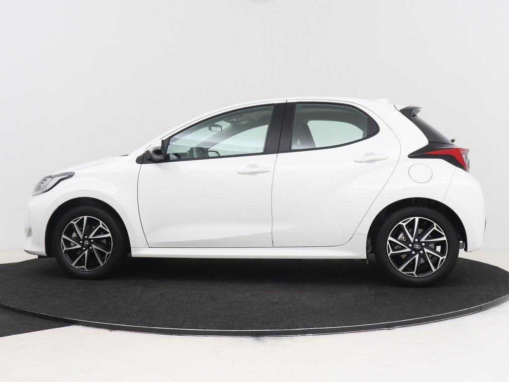 Toyota Yaris 1.5 Hybrid 115 Dynamic | NIEUW & DIRECT LEVERBA, Auto's, Toyota, 12 maanden, Stof, Zwart, 116 pk