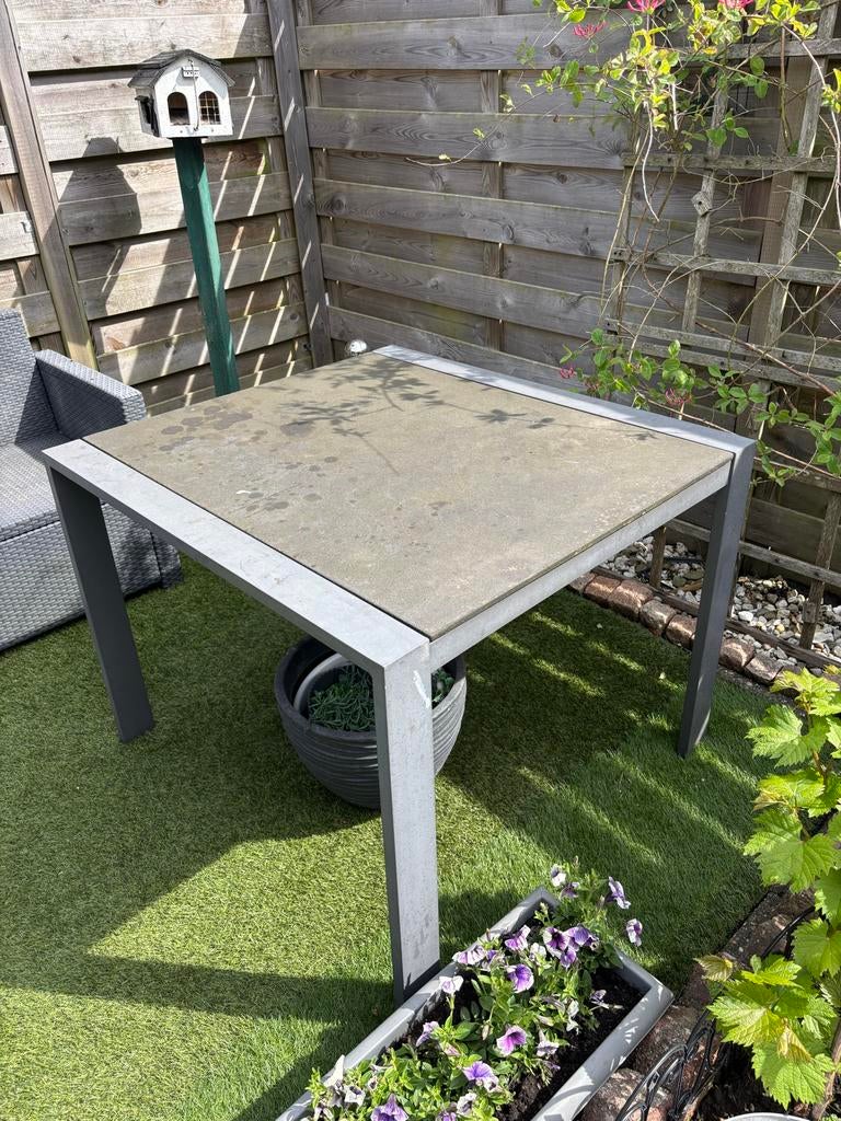 Robuuste tuintafel met betonnen blad, Tuin en Terras, Tuintafels, Gebruikt, Vierkant, Metaal, Ophalen