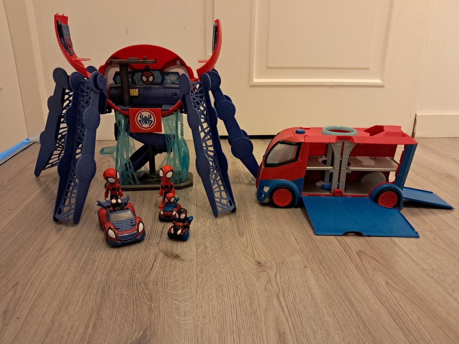 Spiderman speelset: Spider-Man Web-Quarters, Spider-voertui, Ophalen, Zo goed als nieuw