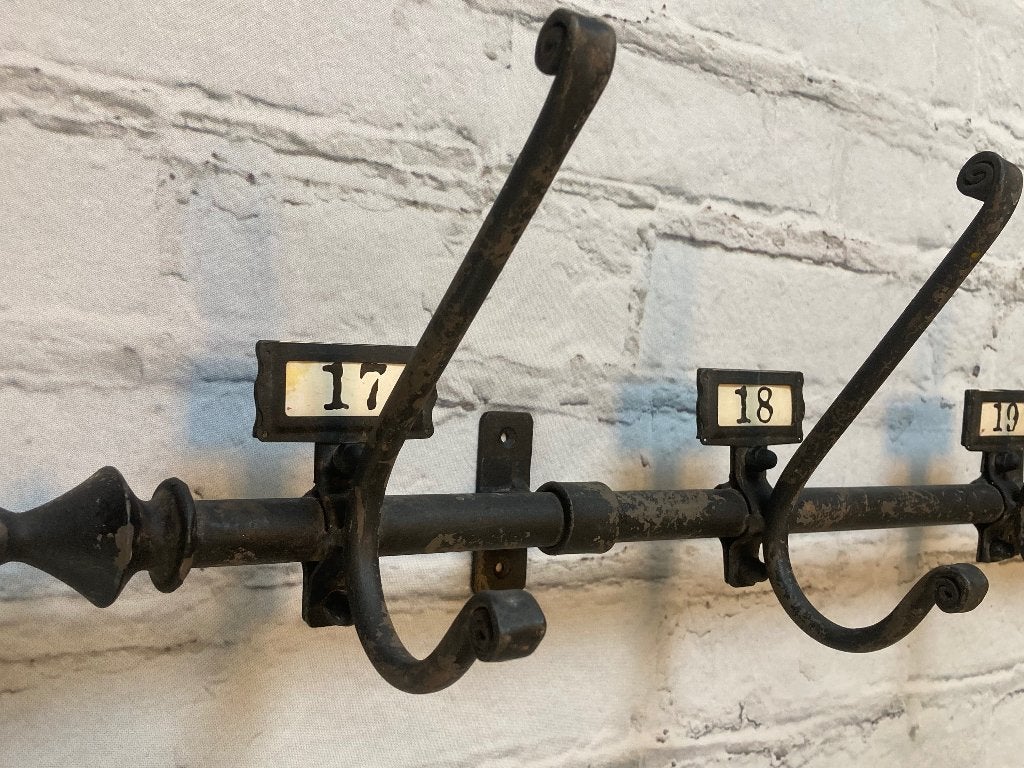Stoere Industriële Metalen Wandkapstok met Nummers, Wandkapstok, Ophalen of Verzenden, Zo goed als nieuw, Minder dan 100 cm