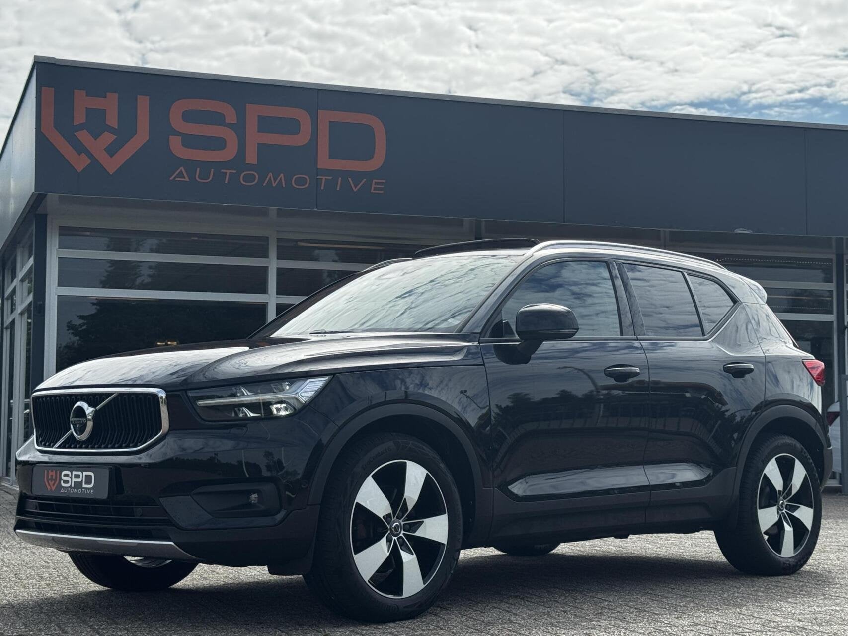 Volvo XC40 2.0 T5 AWD Momentum|247PK|H&K|360CAM|Pano|ACC|, Auto's, Volvo, Automaat, 4 cilinders, 1969 cc, Zwart