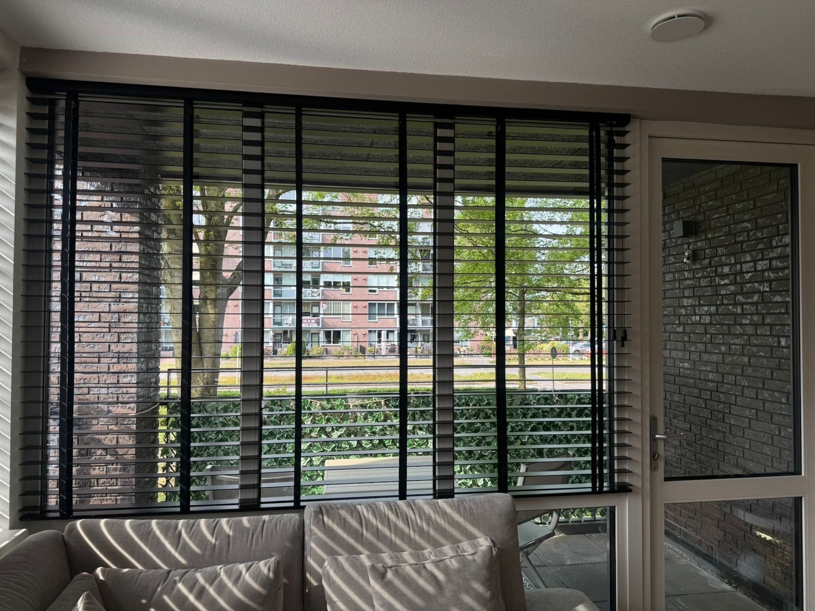 Zwarte houten jaloezieën met ladderband, Ophalen, Jaloezie, Overige merken, Zwart