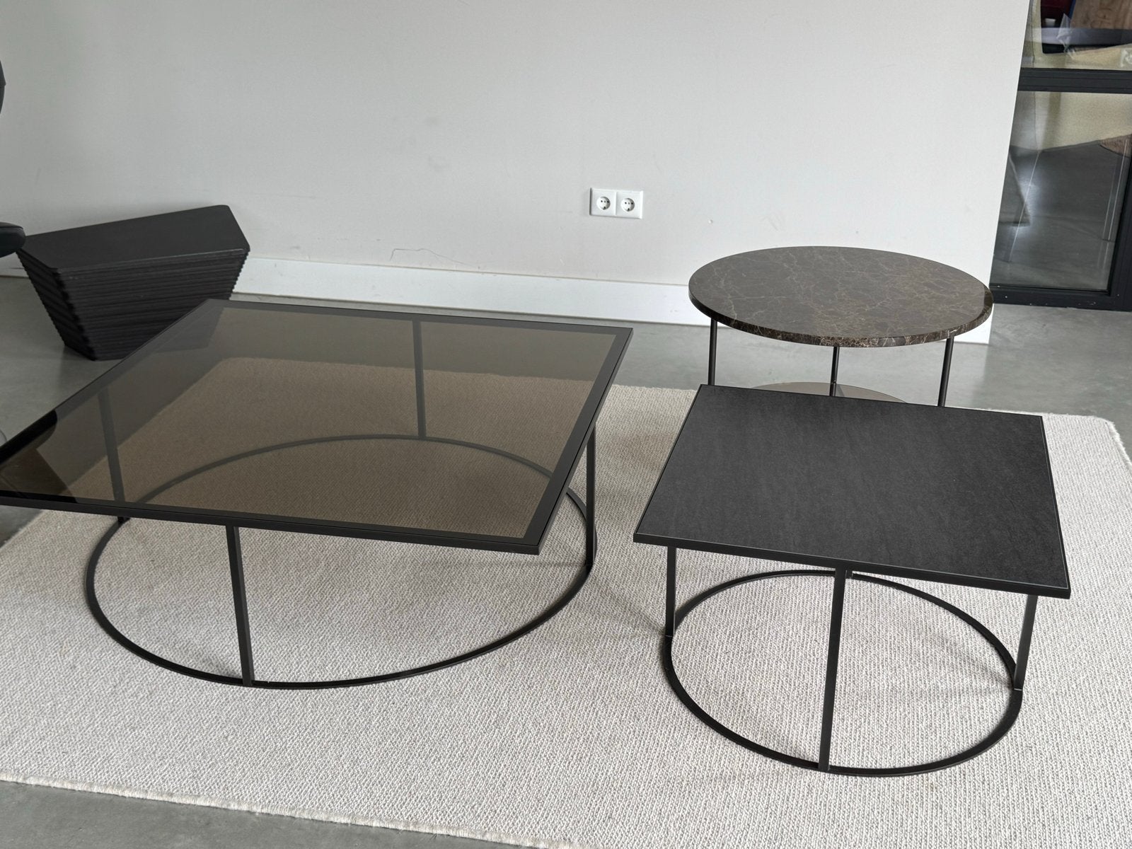 Leolux prismo Salontafel 100 x100 cm met glazen blad., Verzenden, Vierkant, 50 tot 100 cm, X