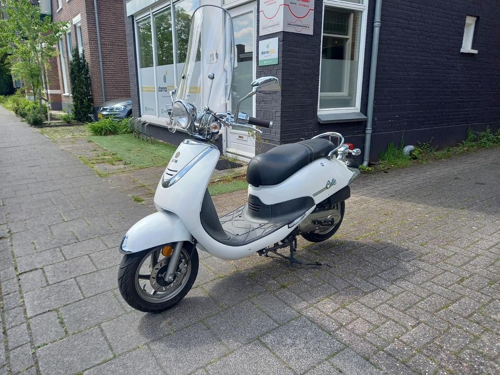 UNIEK MOOI SYM Allo Cello, Ophalen, Sym, 49 cc, Zo goed als nieuw