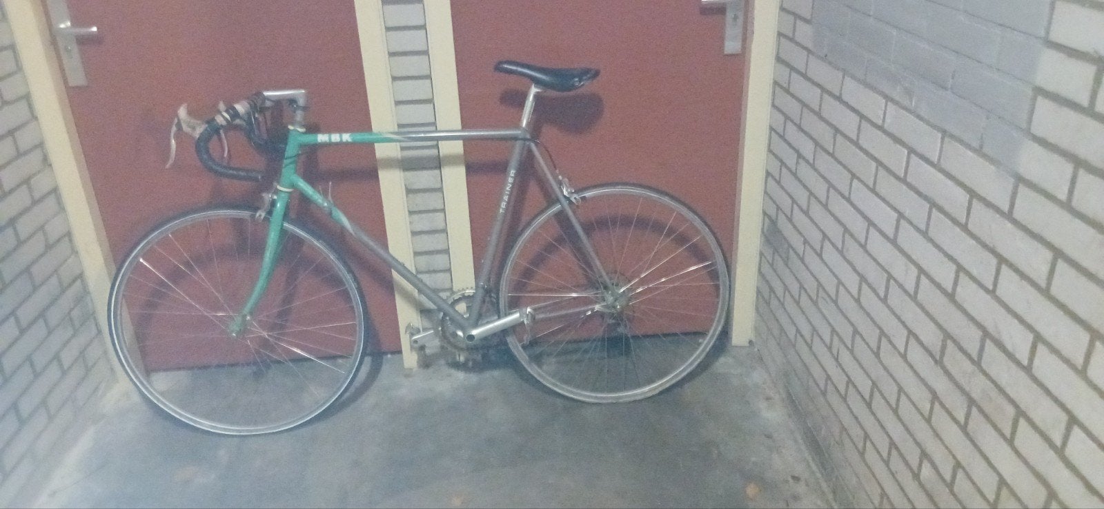 MBK racefiets met lekke achterband, Fietsen en Brommers, Overige merken, 28 inch, Gebruikt, Ophalen of Verzenden
