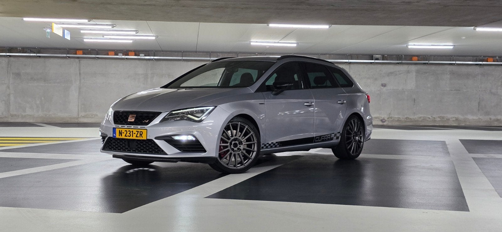 Seat Leon ST Cupra 4DRIVE 300 / 385PK / PANO / MILLTEK, Auto's, Automaat, 4 cilinders, 1984 cc, Leon