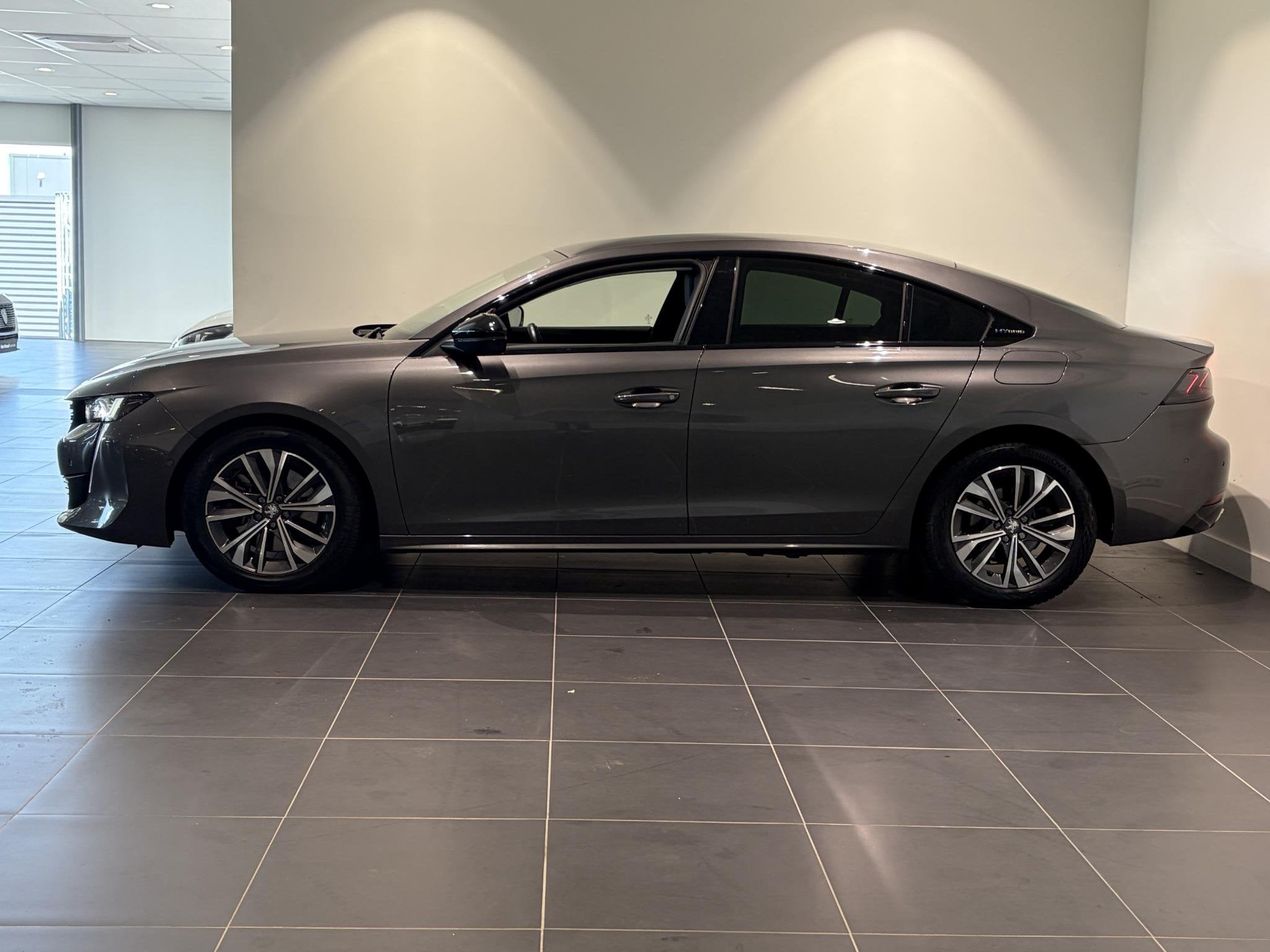 Peugeot 508 1.6 HYbrid Allure | Adaptive Cruise | Navigatie, Auto's, Gebruikt, Euro 6, 4 cilinders, Leder en Stof