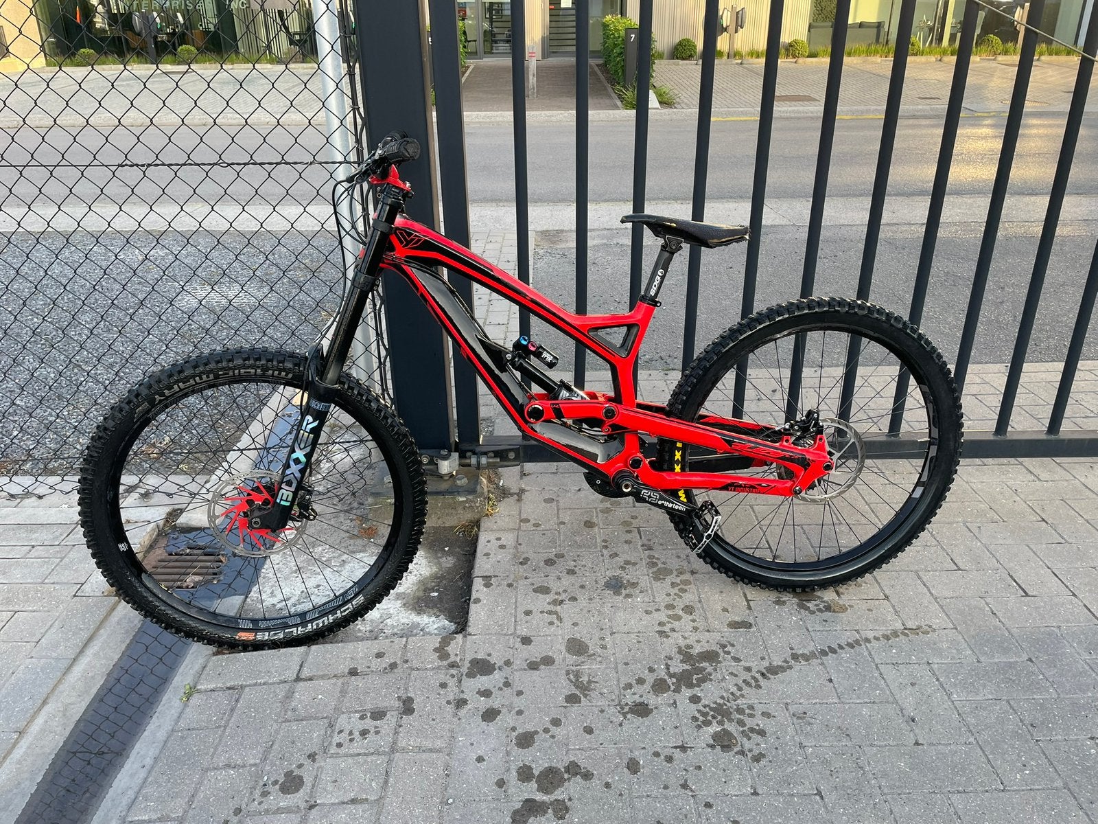 YT tues DH mtb volledig carbon, Fietsen en Brommers, Fully, Ophalen, Zo goed als nieuw, Overige merken