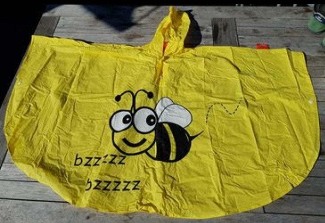 Leuke gele kinderregenponcho met bij. nieuw, Ophalen of Verzenden, Zo goed als nieuw, One size