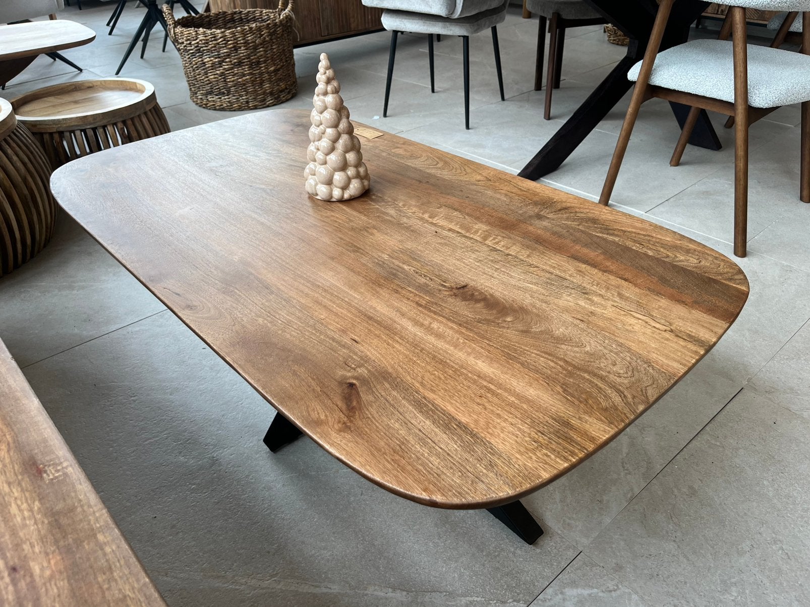 Magazijn leegverkoop salontafel deens ovaal mangohout matrix