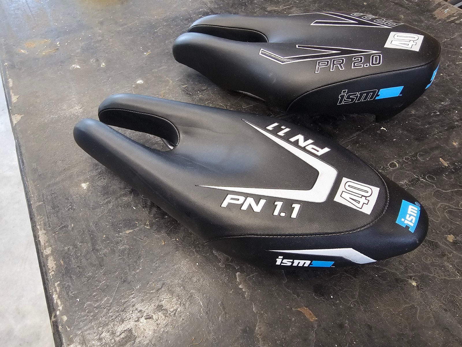 ISM PN 1.1 en PR 2.0 fietszadels - Zo goed als nieuw, Fietsen en Brommers, Kunststof, Racefiets, Ophalen of Verzenden, Zo goed als nieuw