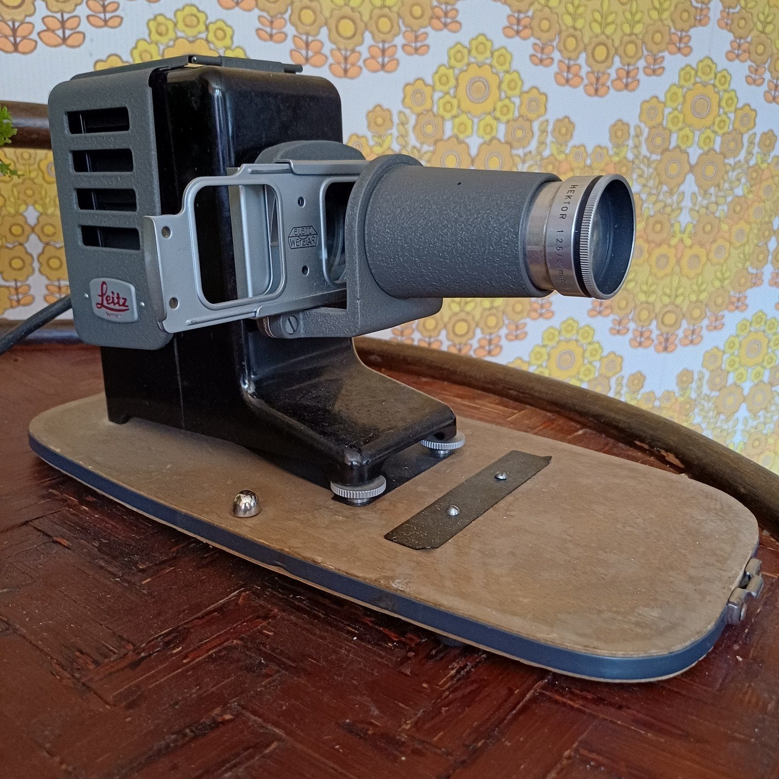 Vintage Leitz Wetzlar Diaprojector, Ophalen of Verzenden, Gebruikt, Met scherm