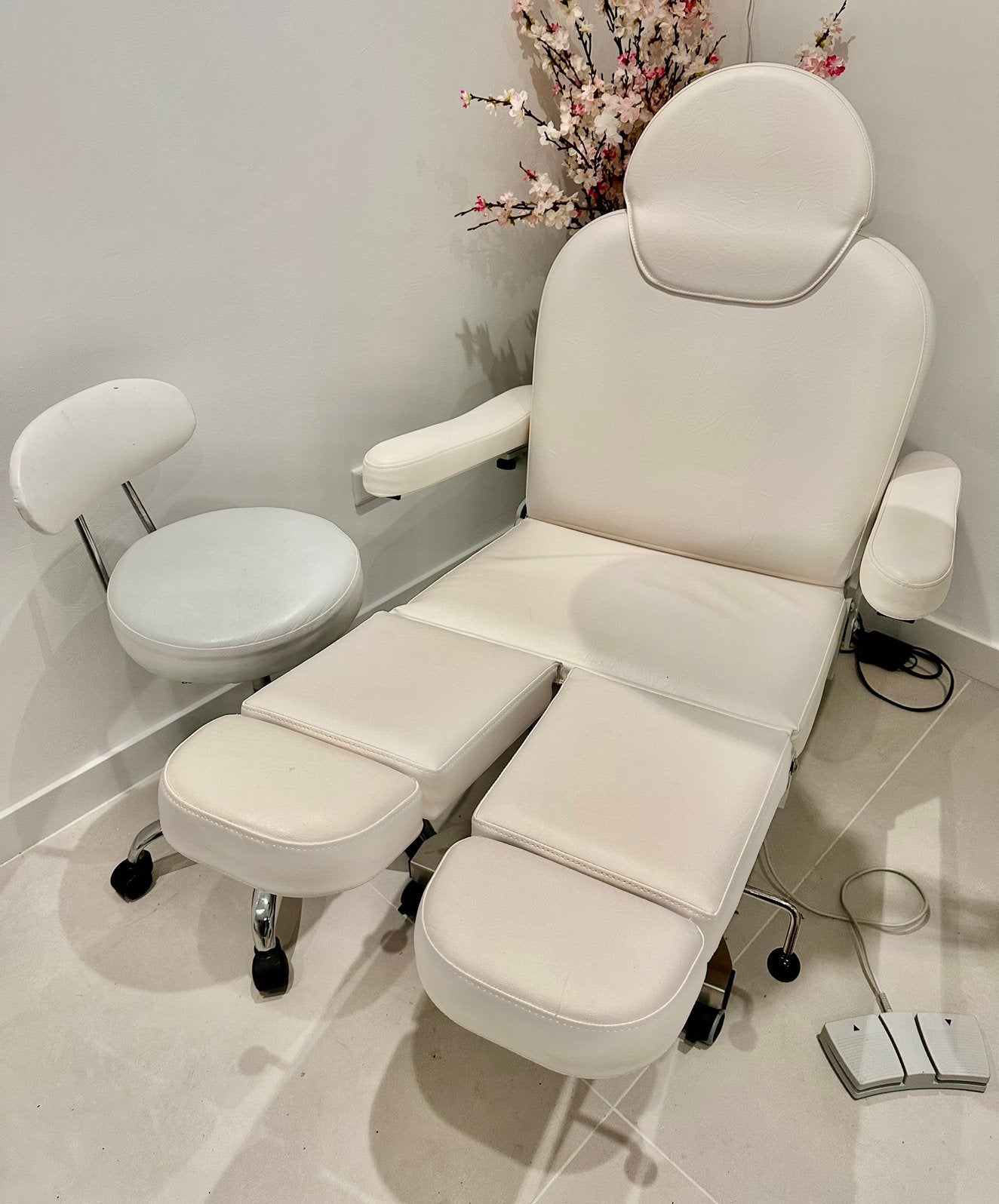 Elektrische pedicurestoel – zeer nette staat + kruk MOET WEG, Huis en Inrichting, Ophalen of Verzenden