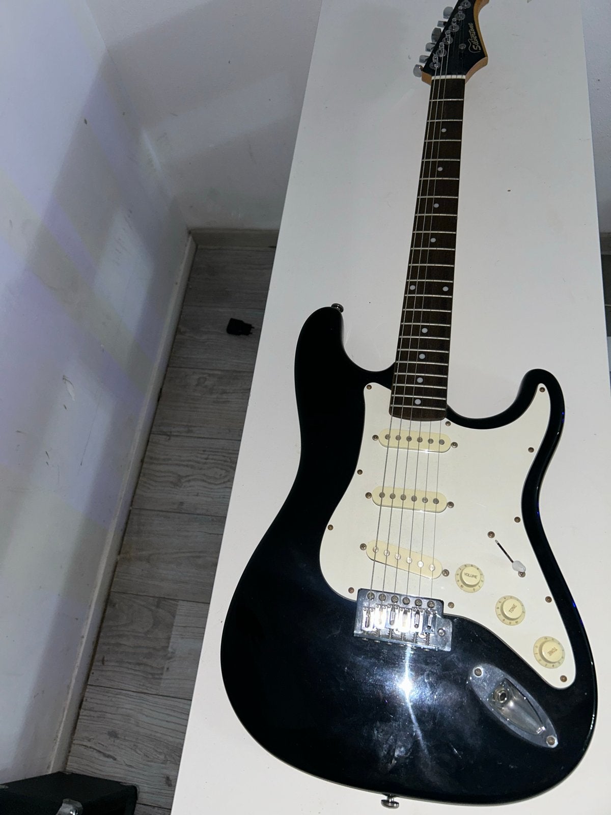 Silvertone Solid Body Elektrische Gitaar met Hoes, Muziek en Instrumenten, Ophalen, Gebruikt, Solid body, Overige merken