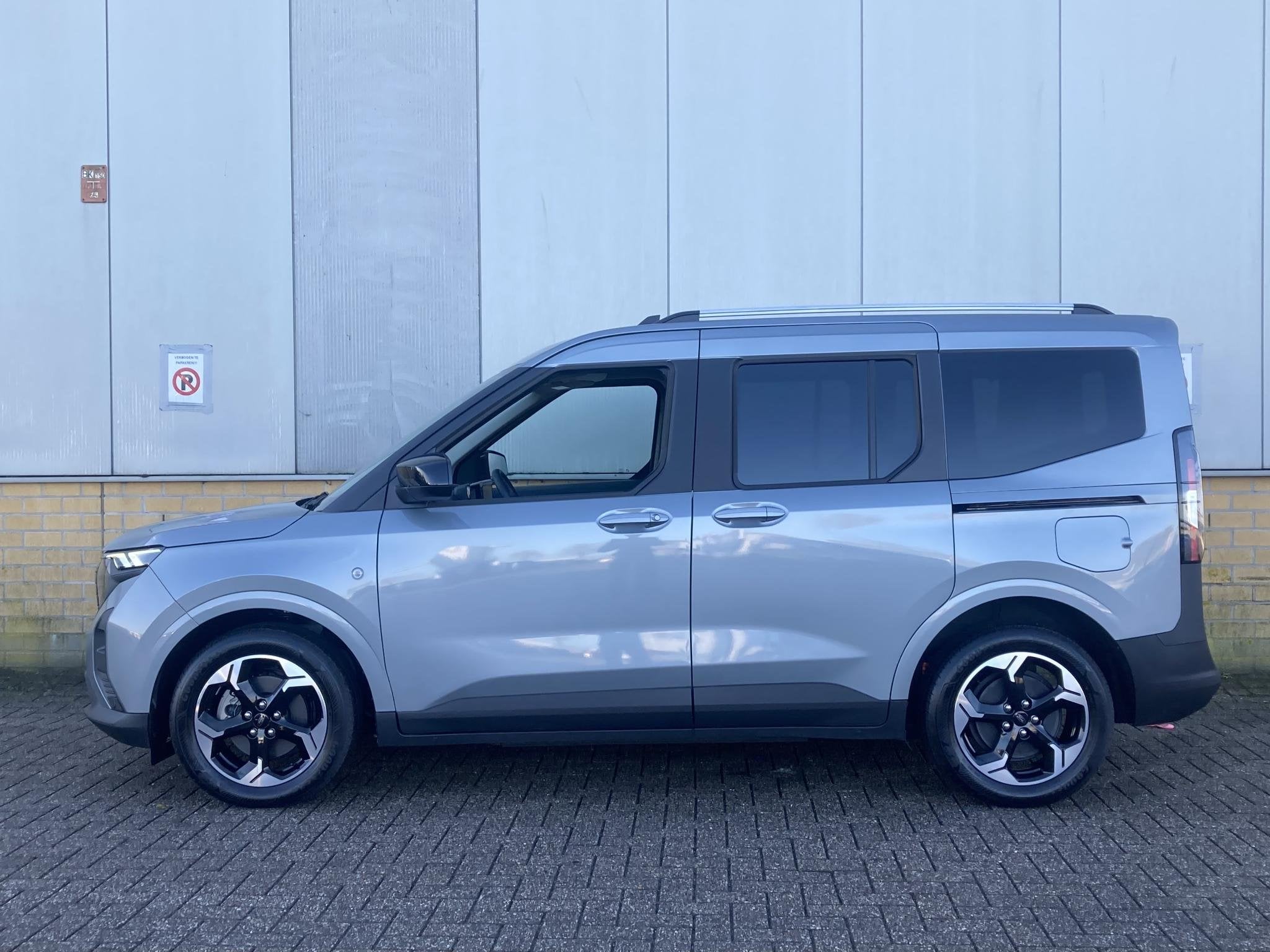 Ford Tourneo Courier Titanium 100% Elektrisch 43kWh 136 pk A, Auto's, Gebruikt, 24 min, 288 km, 3 cilinders