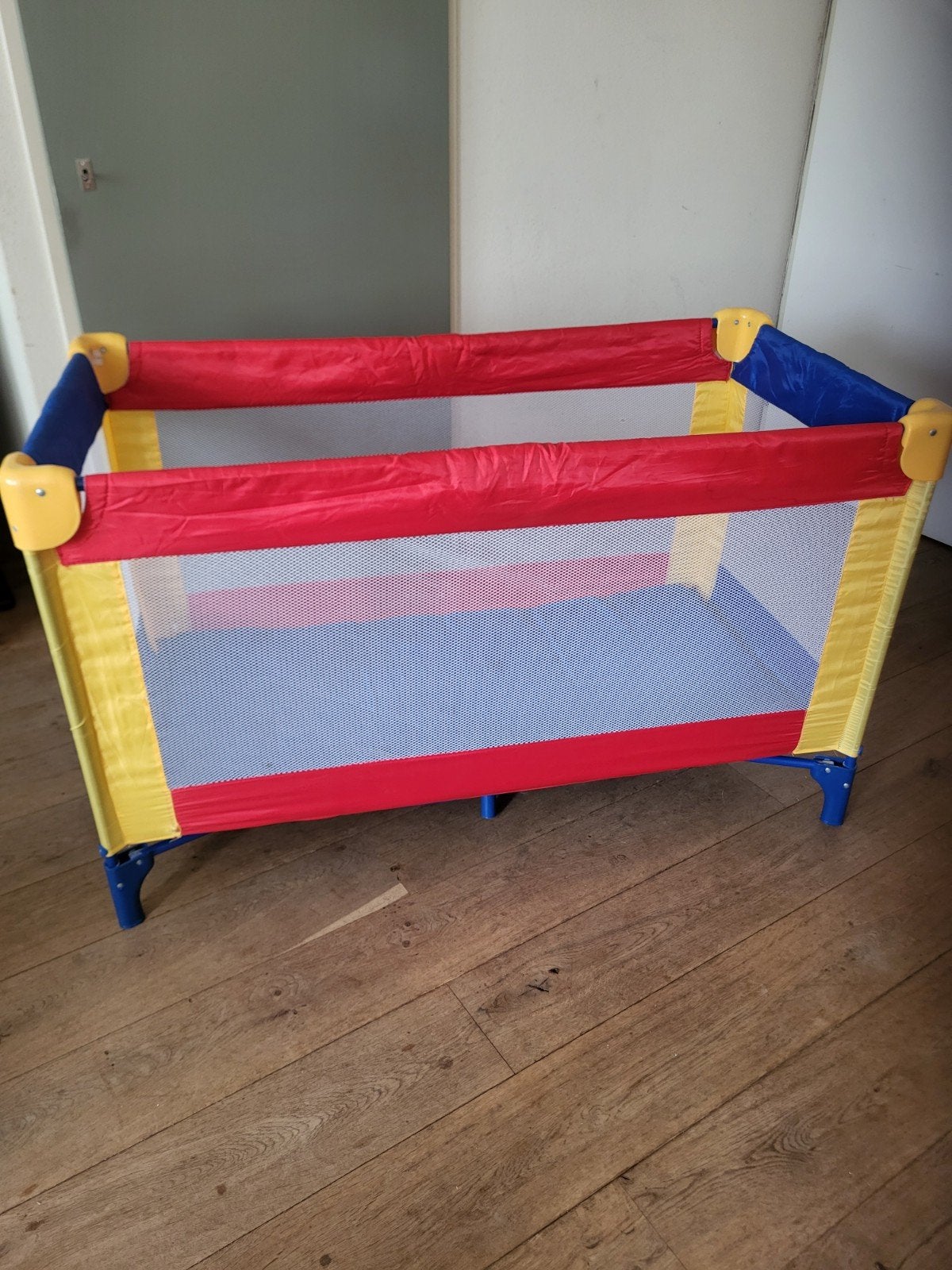 Compact opvouwbaar campingbedje 65x125 cm, Kinderen en Baby's, Boxen, Ophalen