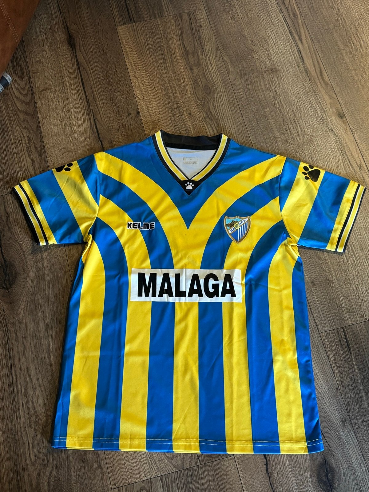 Uniek Malaga Retro Vintage Voetbalshirt Maat M, Ophalen of Verzenden