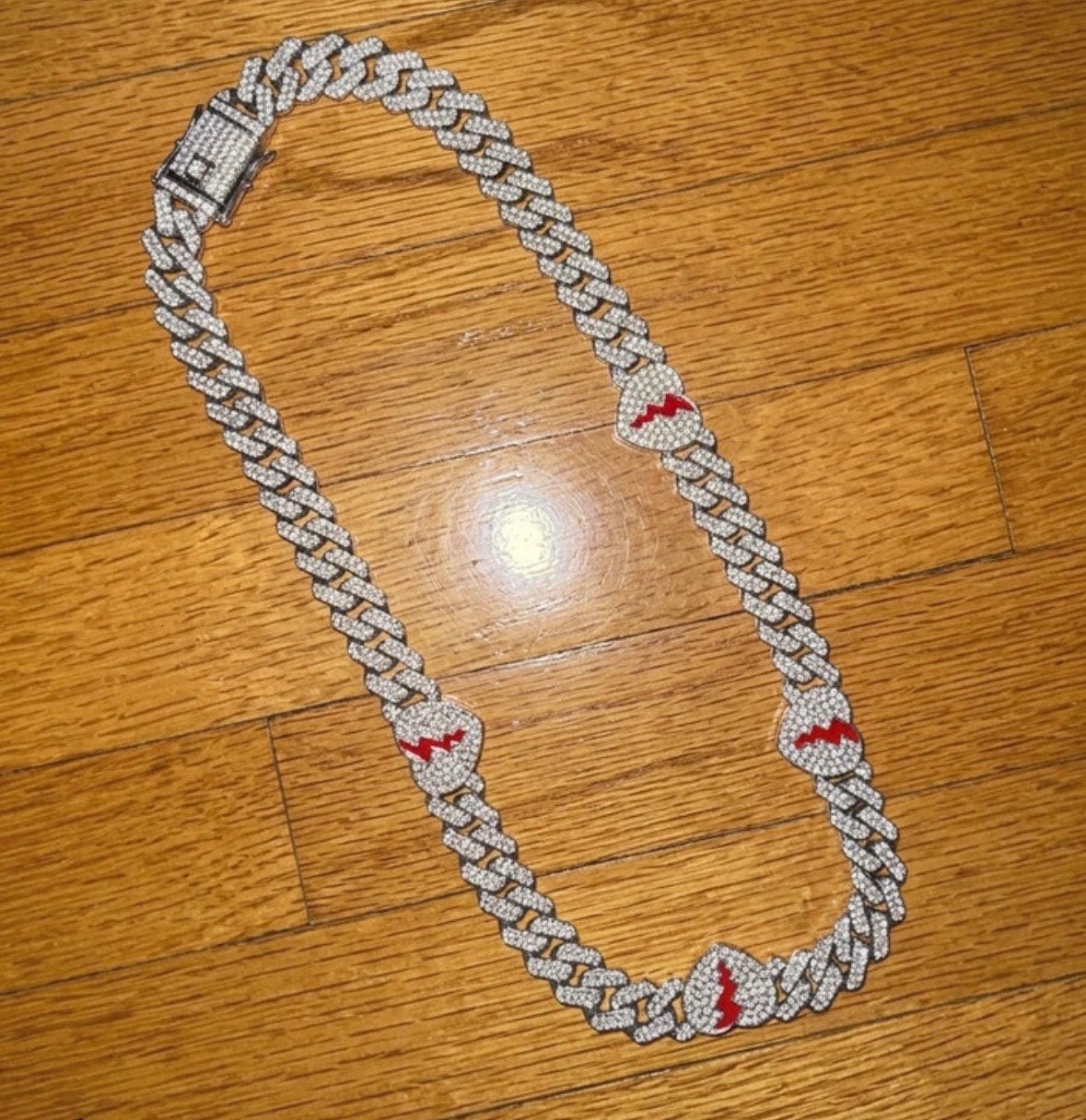 NEW Iced Out cuban Ketting met Rode Hartjes - Zilverkleurig, Met kristal, Overige materialen, Nieuw, Ophalen of Verzenden