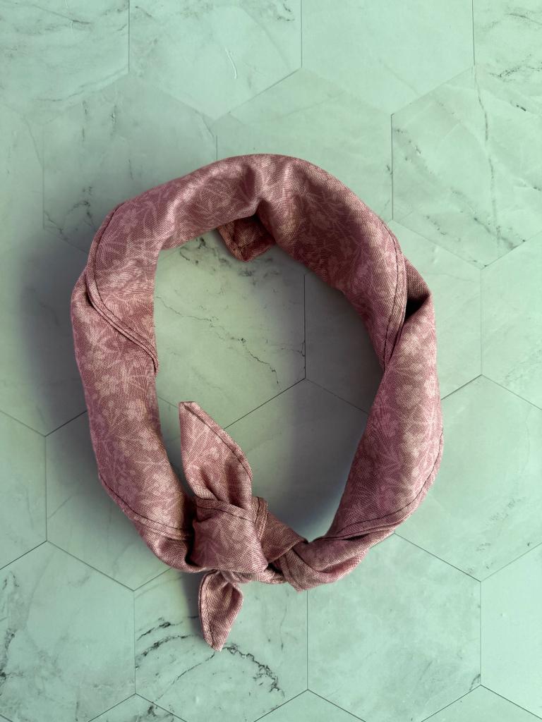 Kindersjaal Mauve bloementjes, Kinderen en Baby's, Kinderkleding | Mutsen, Sjaals en Handschoenen, Ophalen of Verzenden, Nieuw