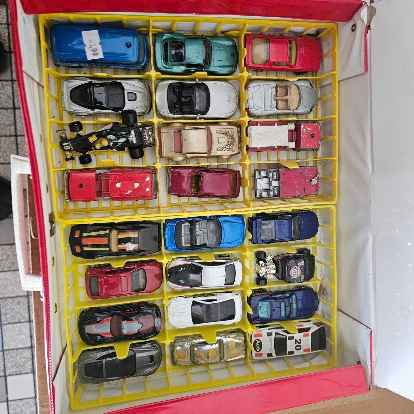 Koffer met 24 gebruikte auto's - nette staat, Kinderen en Baby's, Speelgoed | Speelgoedvoertuigen, Gebruikt, Onbekend, Ophalen of Verzenden