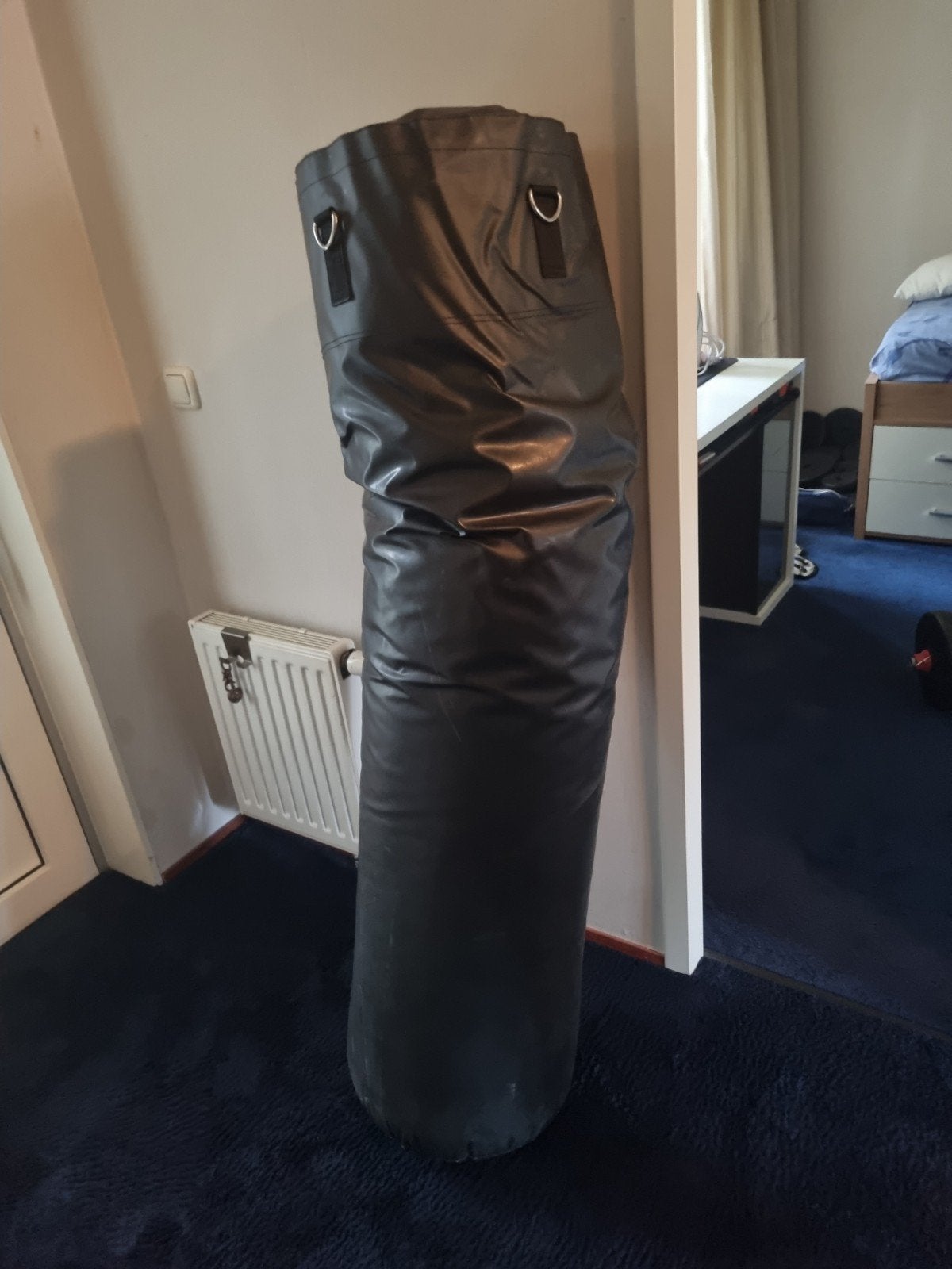 Zwarte bokszak voor training en fitness, Ophalen, Gebruikt, Overige, Vechtsportmateriaal