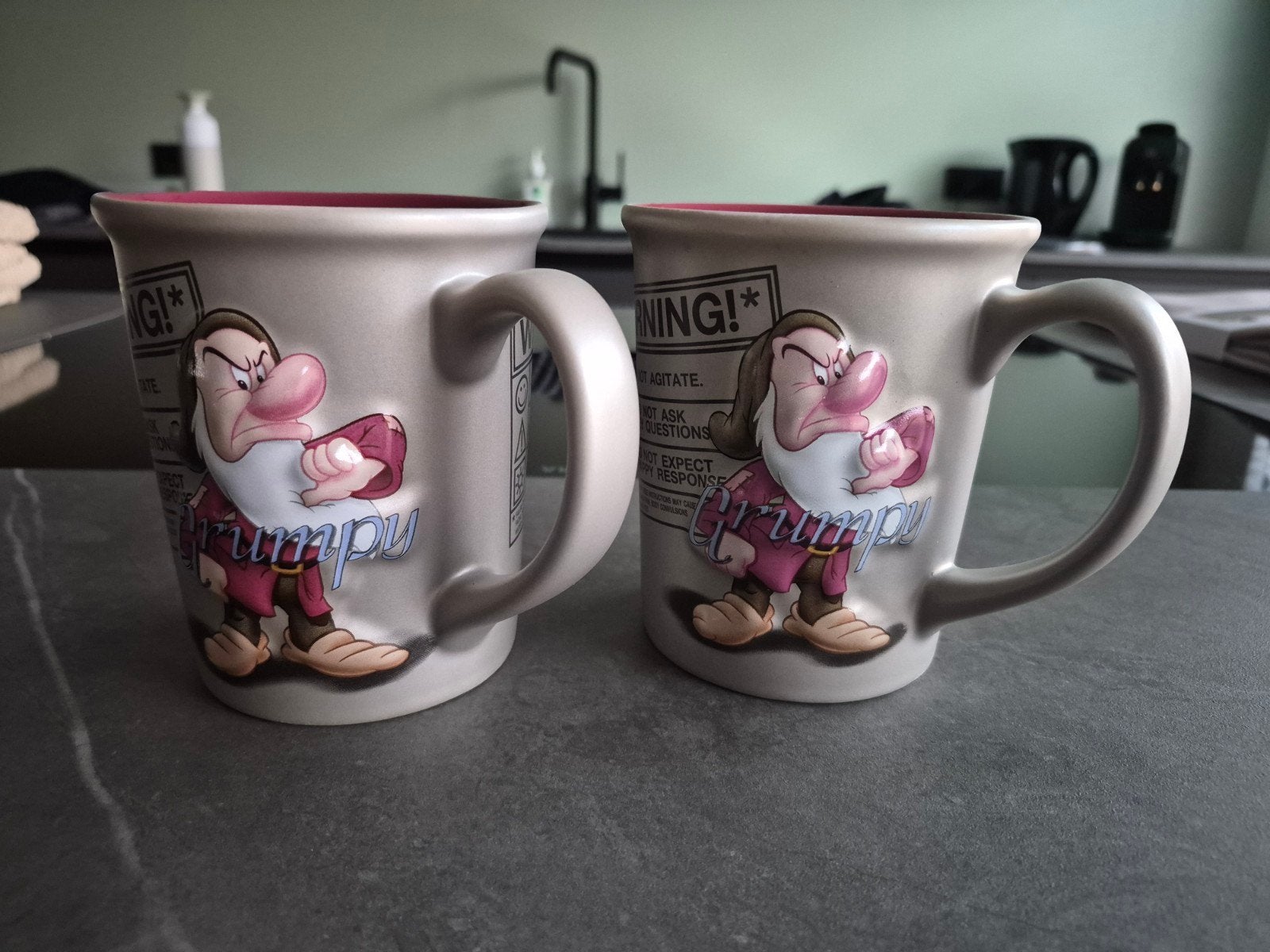 Twee grote mokken van Grumpy (Disney), Ophalen of Verzenden, Zo goed als nieuw, Overige stijlen, Kop(pen) en/of Schotel(s)