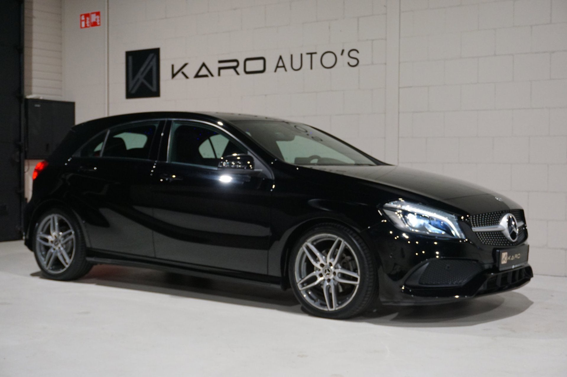 Mercedes-Benz A-klasse 180 AMG Led Carplay Leer Cam Sfeerver, Auto's, Voorwielaandrijving, Gebruikt, 4 cilinders, Handgeschakeld
