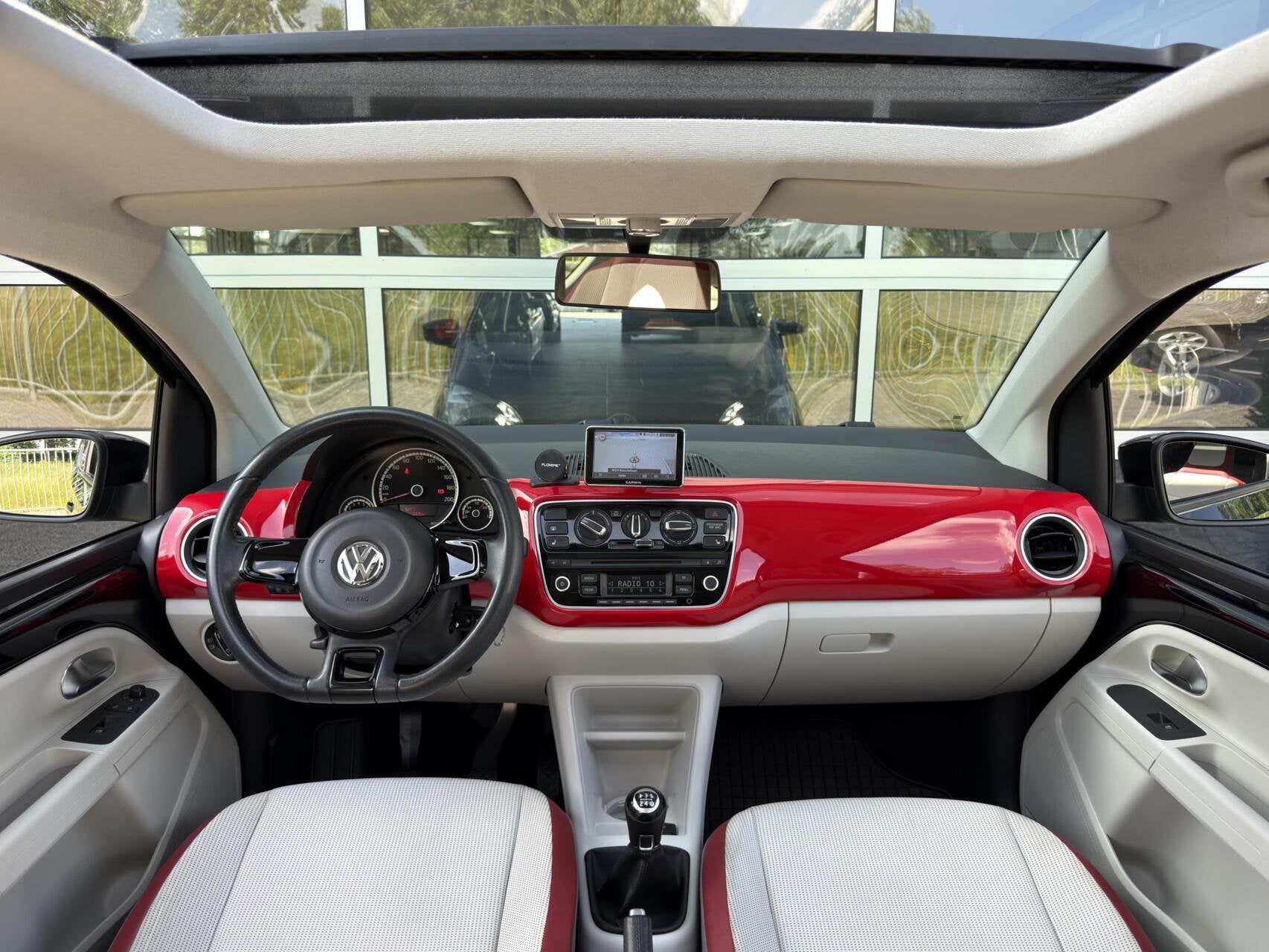 Volkswagen Up! 1.0 high up! |Pano|Airco|BT|Standkachel|Navi|, Stof, Up!, 840 kg, 4 stoelen