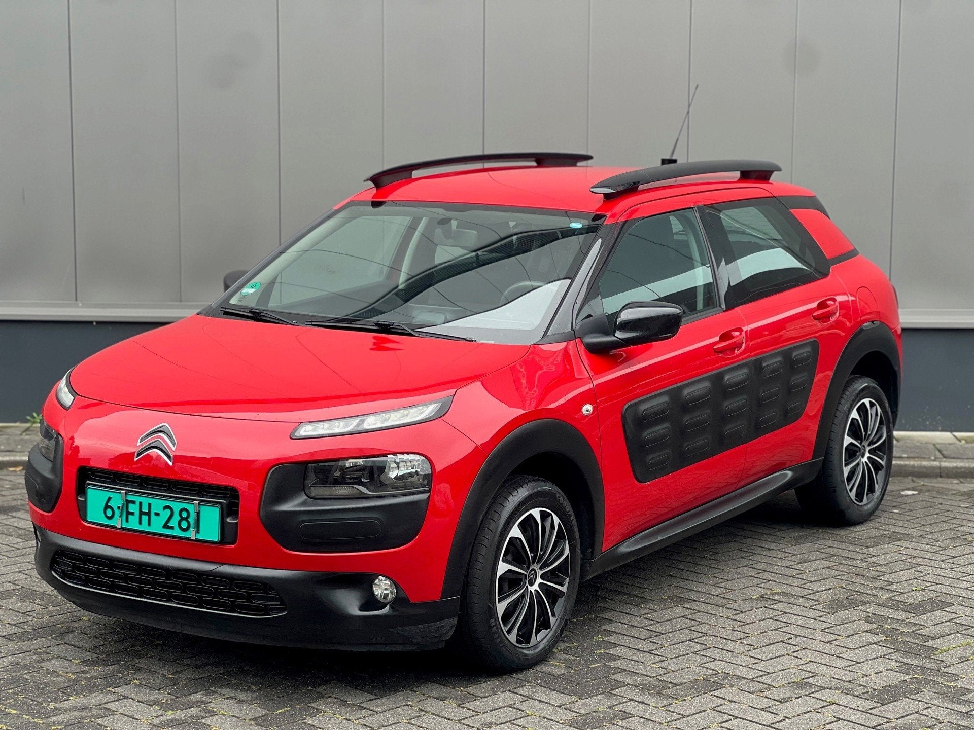 Citroen C4 Cactus 1.2 VTi Shine Camera - Stoelverwarming - C, Voorwielaandrijving, Gebruikt, 1199 cc, 82 pk