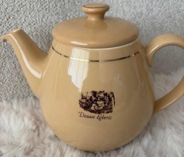 Douwe Egberts Theepot - Crèmekleurig met Gouden Rand, Keramiek, Overige typen, Ophalen of Verzenden, Zo goed als nieuw