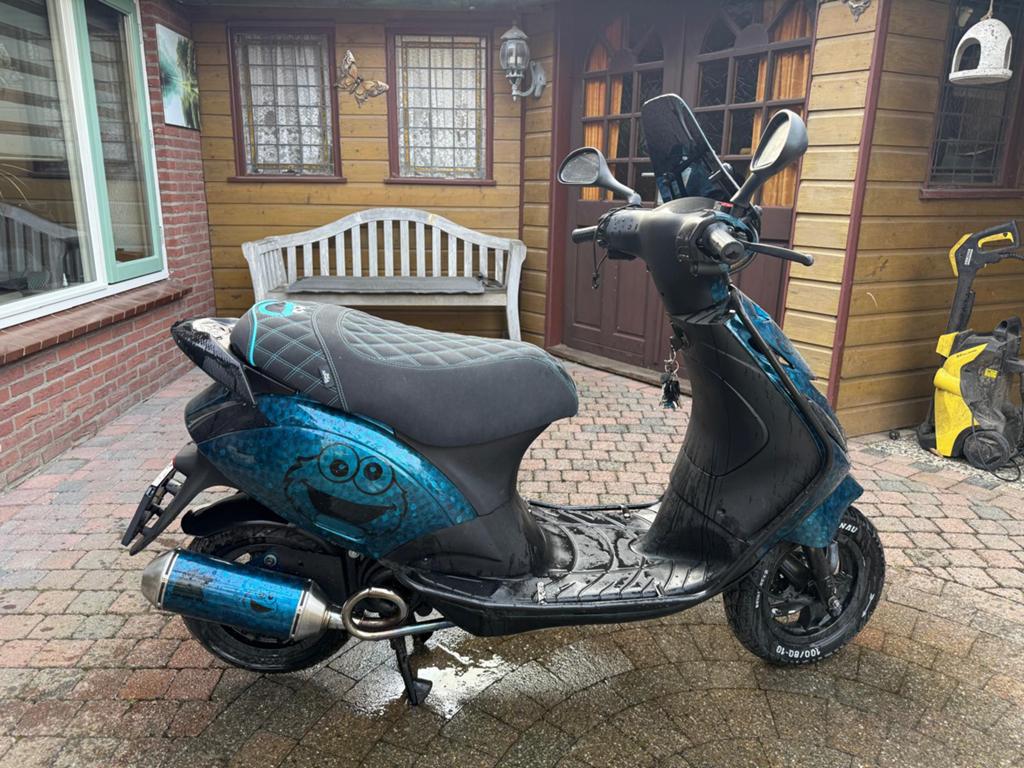 Piaggo zip, Fietsen en Brommers, Snorfietsen en Snorscooters, Ophalen, Zo goed als nieuw, Benzine, Piaggio