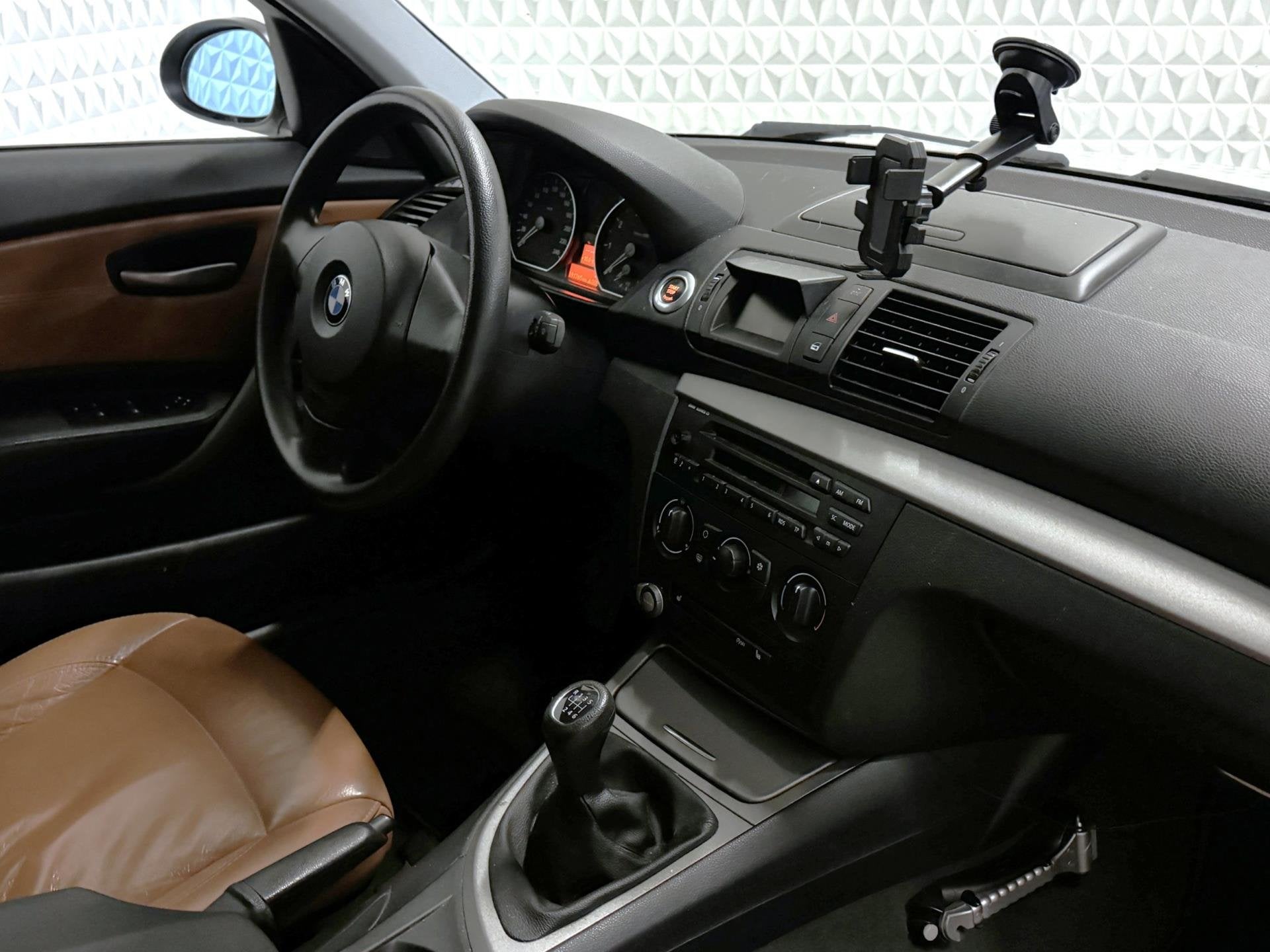BMW 1-serie 118i Airco Leder 191.000km / HANDEL! (2008), 1-Serie, Achterwielaandrijving, Handgeschakeld, Verwarmde buitenspiegels