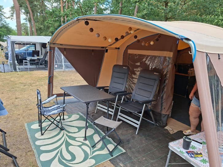 Ruime vouwwagen met keuken en veel slaapplaatsen, Ophalen, Trigano, Beige, Aanwezig