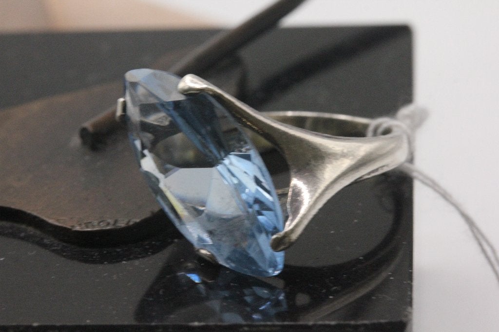 ring vintage zilver met topaas steen, Blauw, Ophalen of Verzenden, Zo goed als nieuw, 17 tot 18