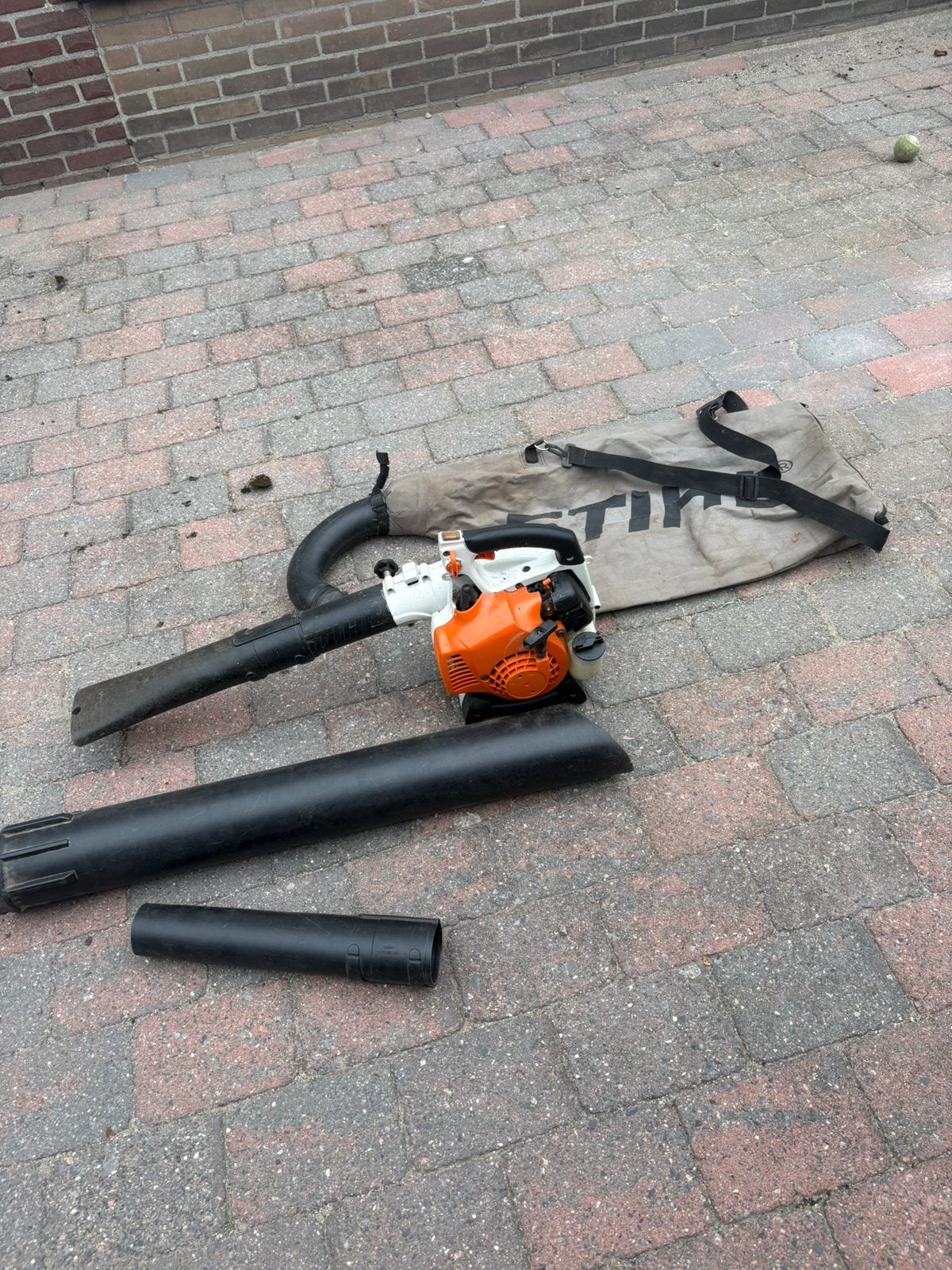 Stihl br 85 handbladblazer met zuigfunctie., Tuin en Terras, Bladblazers, Ophalen, Benzine, Gebruikt, Met zuigfunctie