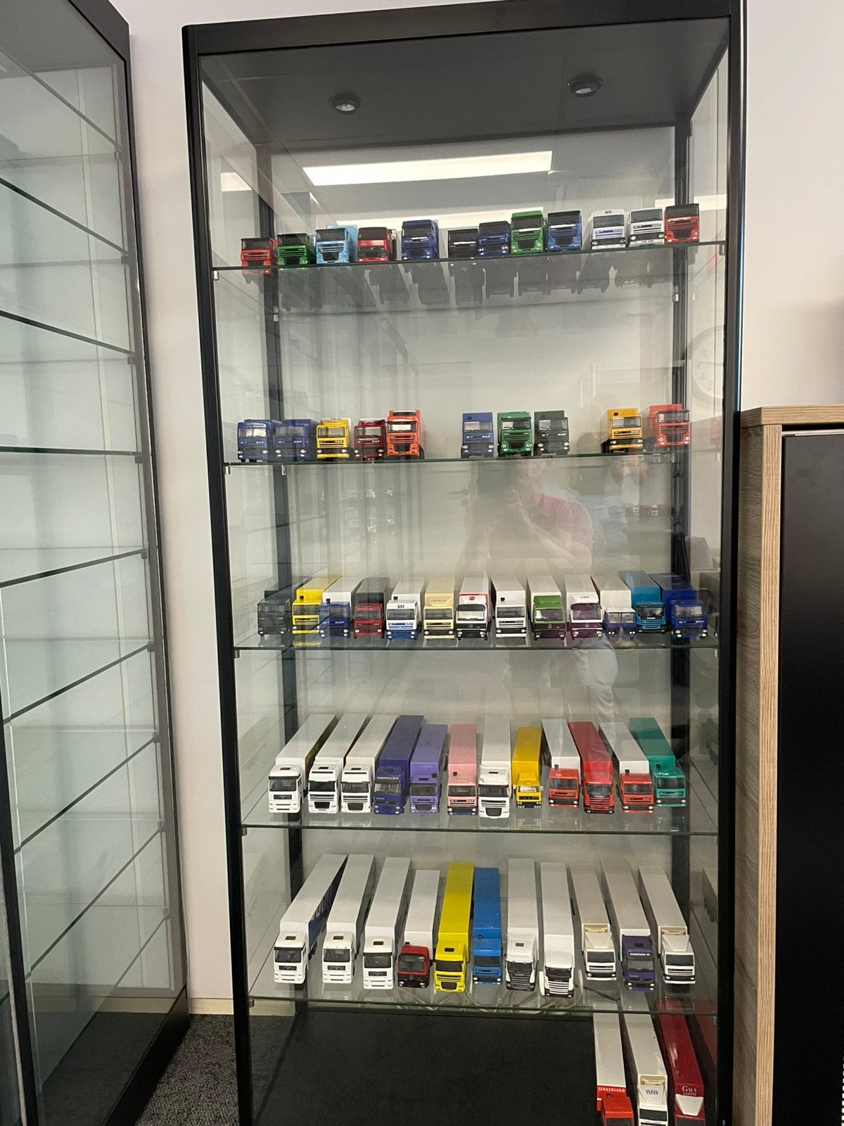 Vitrine kast glas met verlichting, Ophalen, 50 tot 100 cm, Glas, 150 tot 200 cm