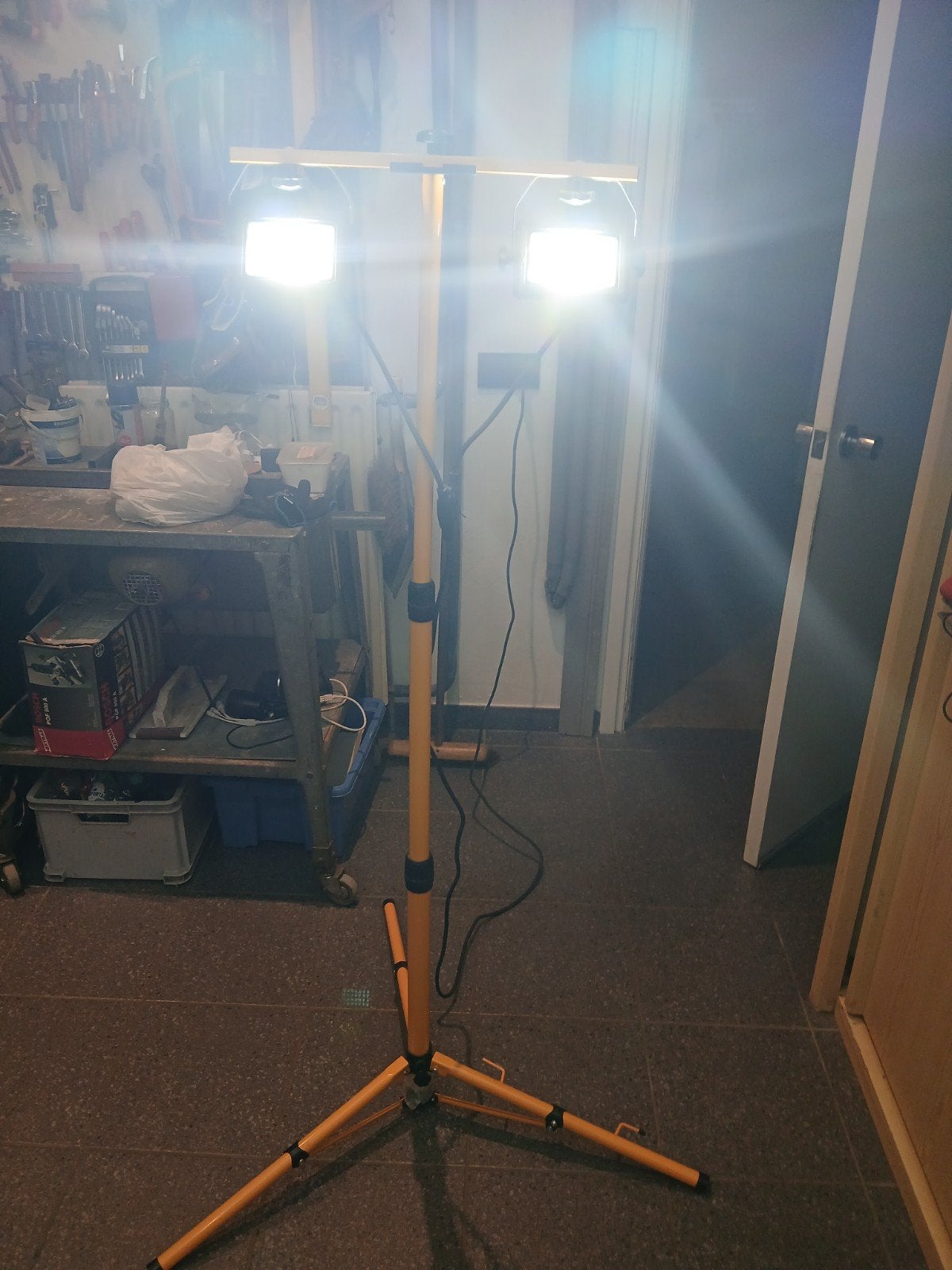 Bouwlamp statief met 2 schijnwerpers, geel, max 150 cm, Ophalen, Nieuw, Lamp met armatuur, Met statief