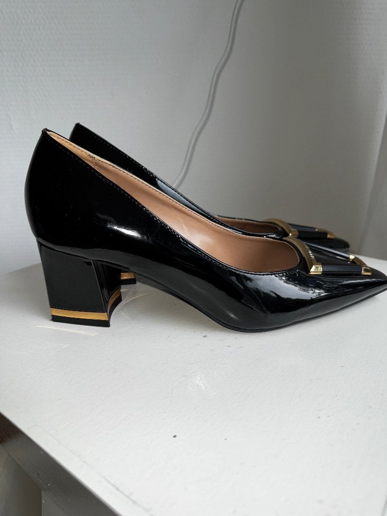 Nieuwe Esprit lak pumps zwart/goud maat 37 – originele doos, Pumps, Zwart, Nieuw, Ophalen of Verzenden